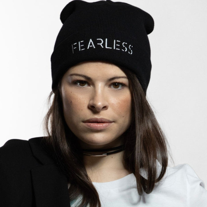 Bonnet femme brodé FEARLESS 3D avec message de force intérieure