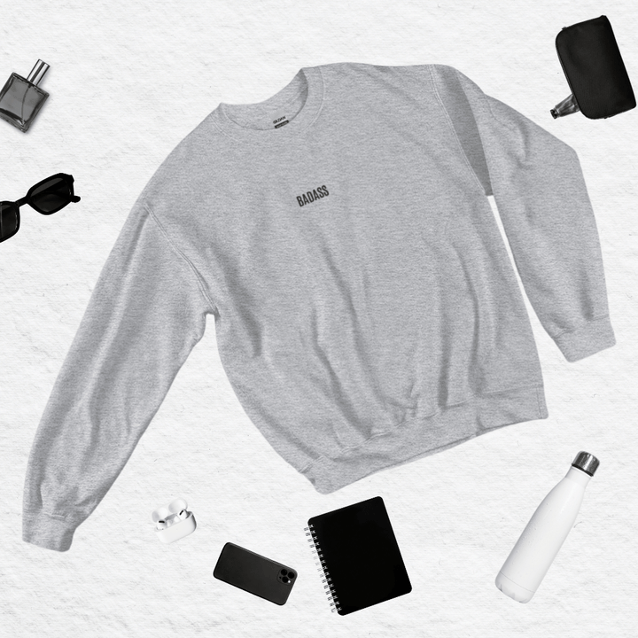 Sweat gris femme BADASS – Broderie courageuse pour les femmes audacieuses